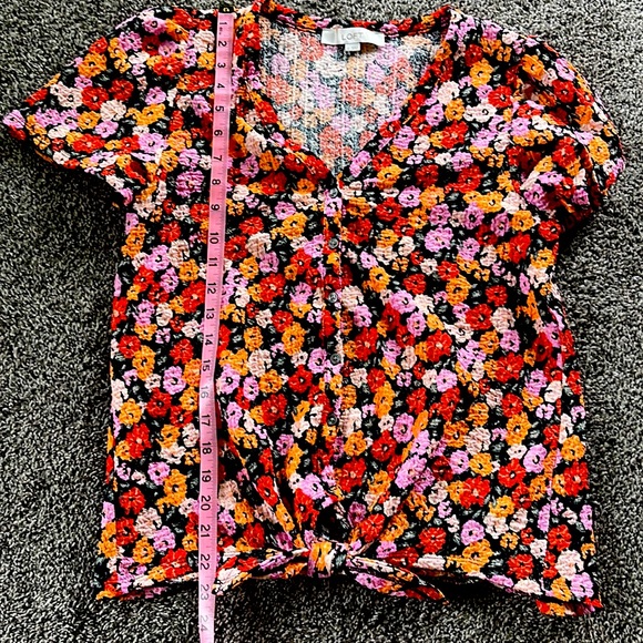 Loft V-Neck Floral Blouse, Button Front with Bottom Tie, Size S - Picture 5 of 6